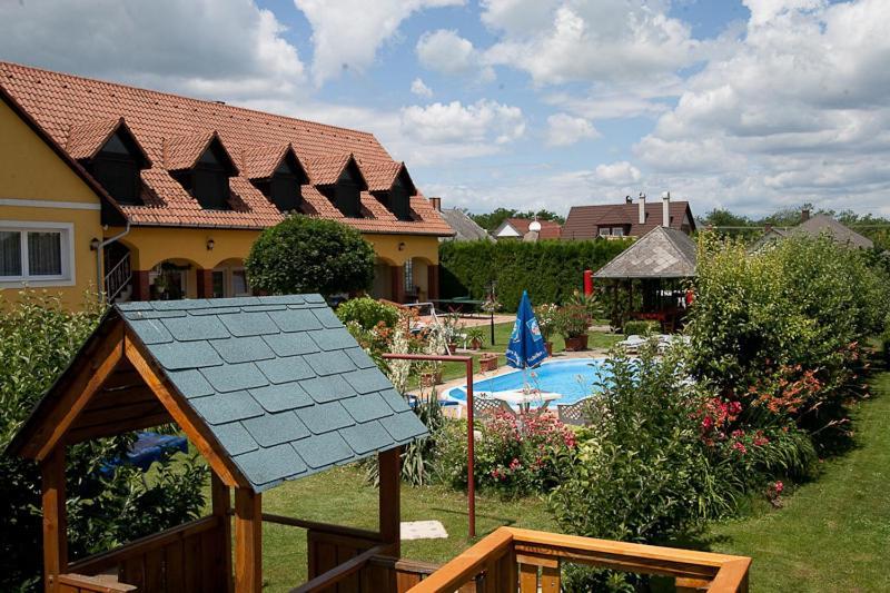 Holp Panzio Hotel Balatonföldvár Kültér fotó