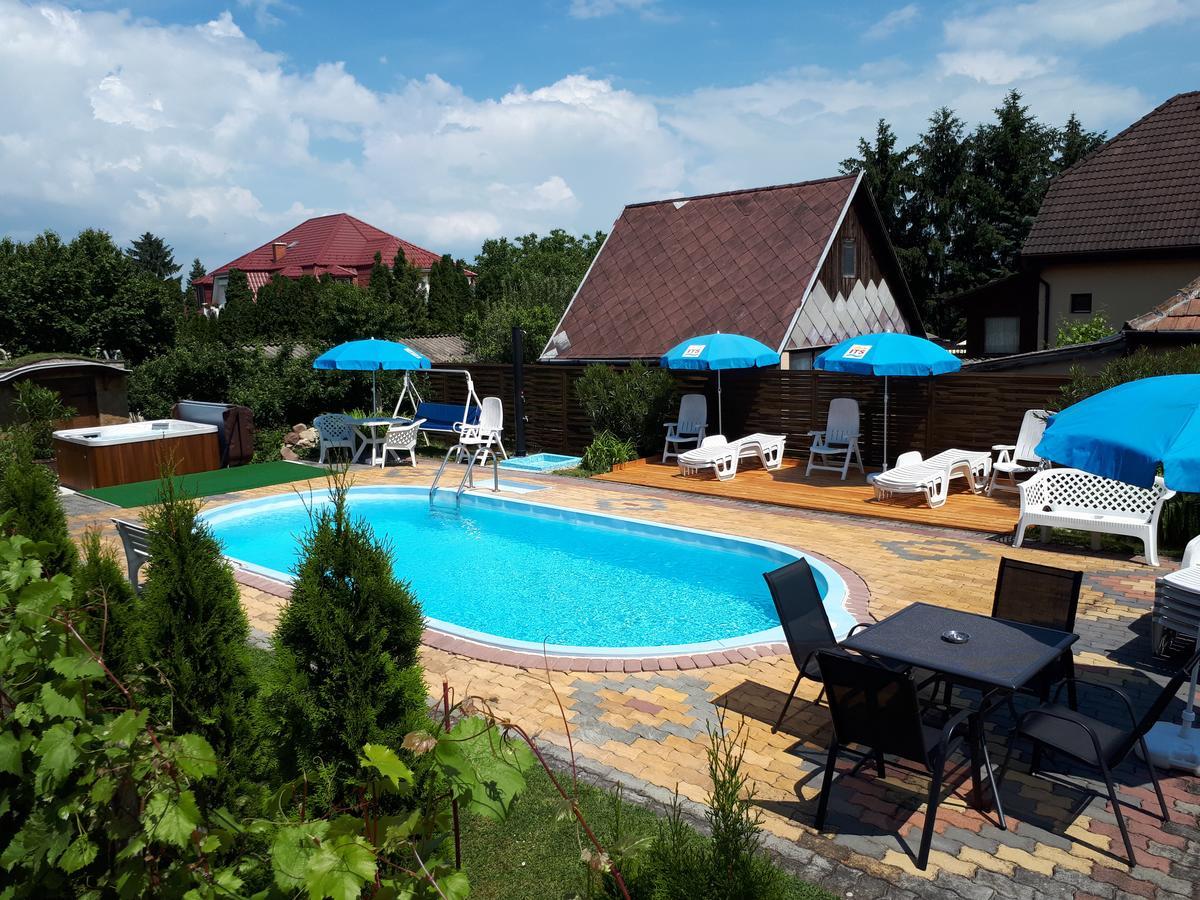 Holp Panzio Hotel Balatonföldvár Kültér fotó